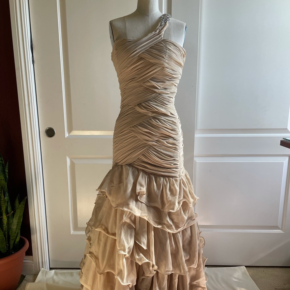 Champagne ball gown / prom dress- size 4
